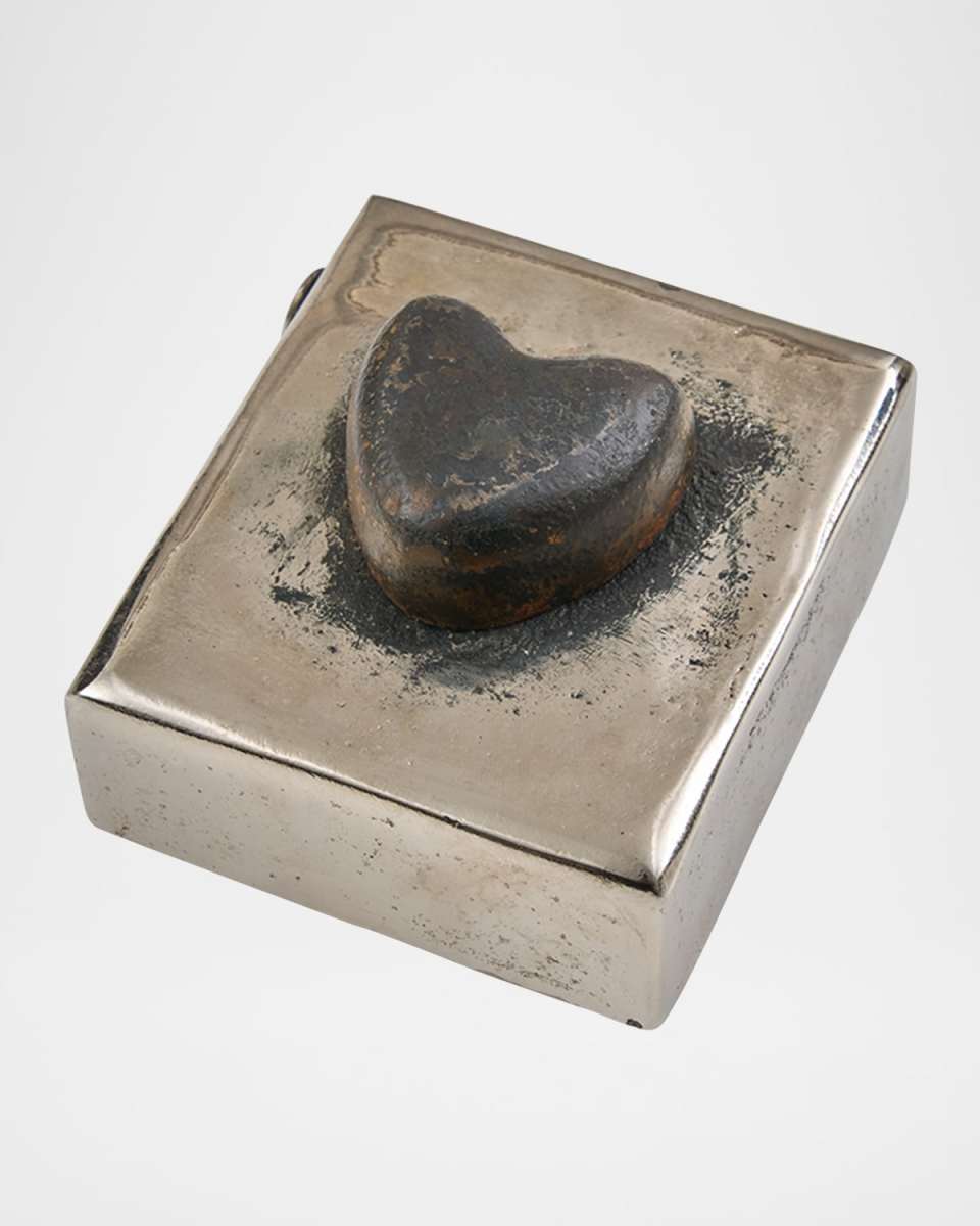 El Corazon Iron Box